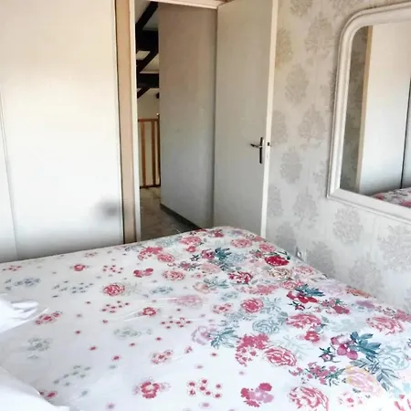 Дом отдыха Maison Avec Jardin A - Confort Et Tranquillite Сижан